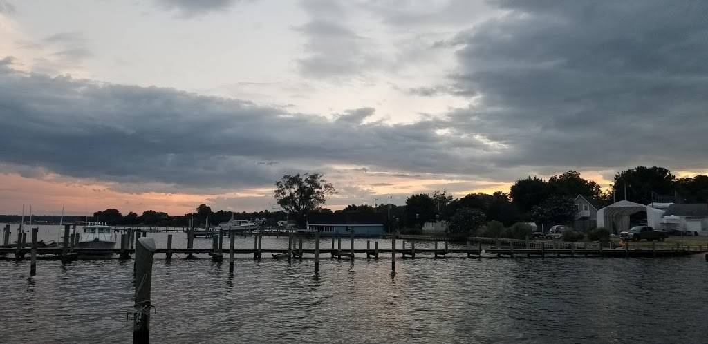 Rays Pier | restaurant | 18170 Desoto Ln, Benedict, MD 20612, USA | 3012743733 OR +1 301-274-3733