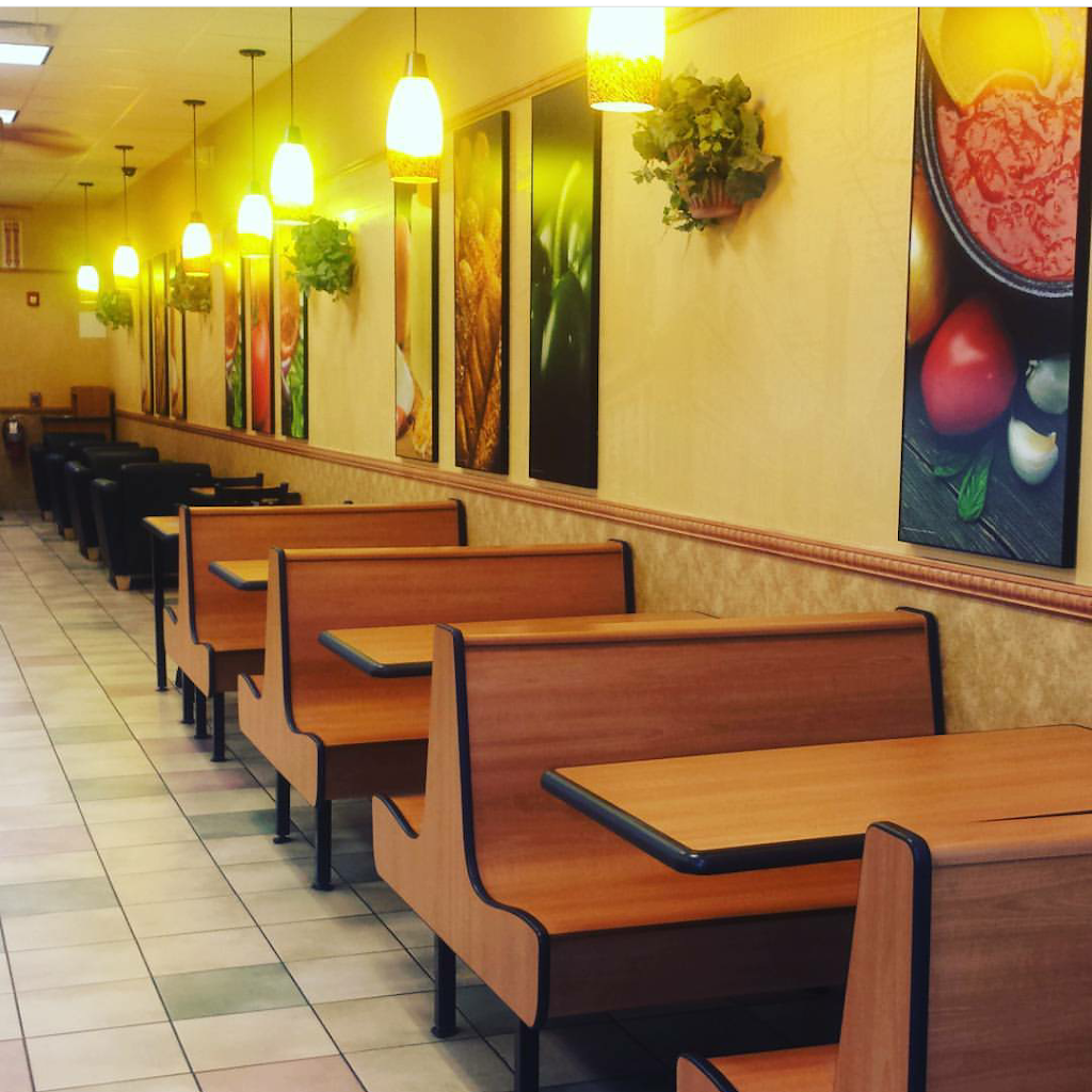 Subway Restaurants | restaurant | 159 N Milwaukee Ave, Libertyville, IL 60048, USA | 8476804500 OR +1 847-680-4500