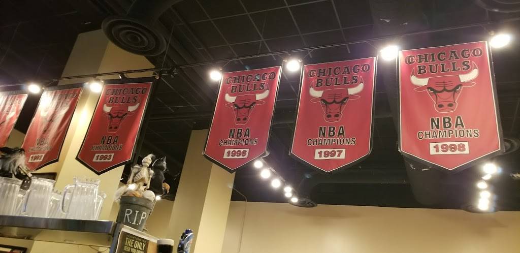 Legends Sports Bar & Grill | restaurant | 4200 River Rd, Schiller Park, IL 60176, USA | 8472339000 OR +1 847-233-9000