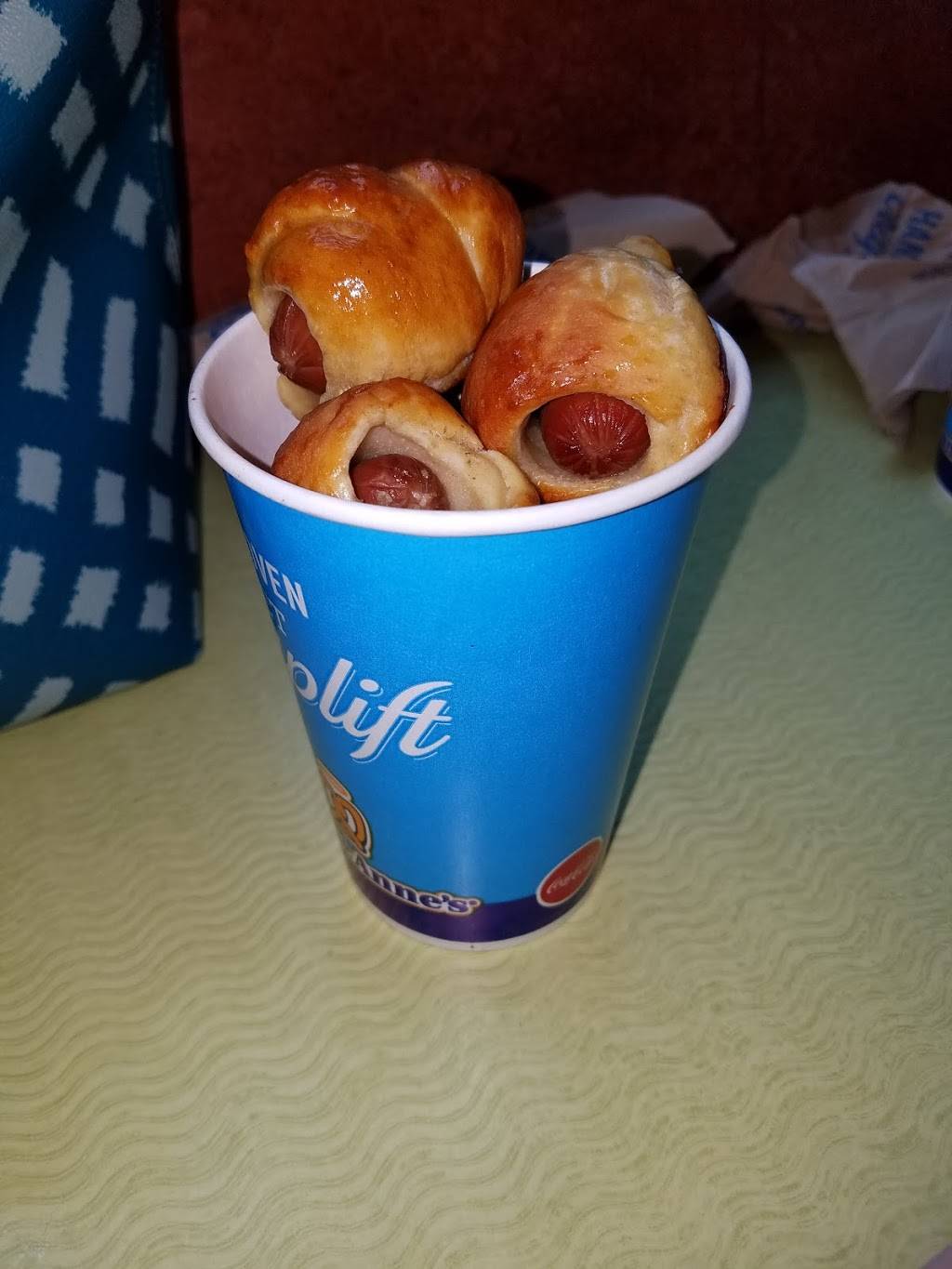 Auntie Annes | cafe | 6170 W Grand Ave Spc 45K203, Gurnee, IL 60031, USA | 8478557866 OR +1 847-855-7866