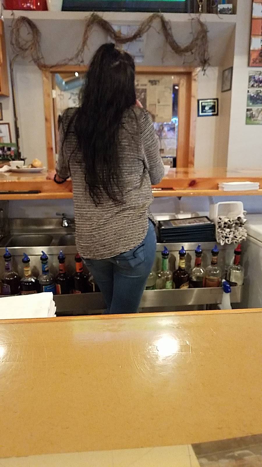 Coachs Golf & Grill | restaurant | 621 W Lena St, Lena, IL 61048, USA | 8153692222 OR +1 815-369-2222