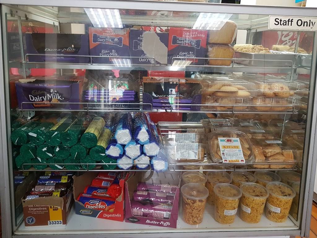 RajKapuri Paan & Snacks | restaurant | 377 Donlands Ave, East York, ON M4J 3S1, Canada | 4164256685 OR +1 416-425-6685