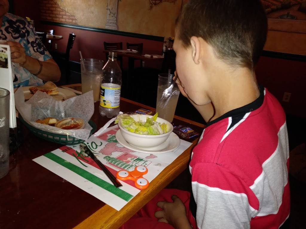 Giovannis Pizza | restaurant | 18 W Main St, Elverson, PA 19520, USA | 6102867376 OR +1 610-286-7376