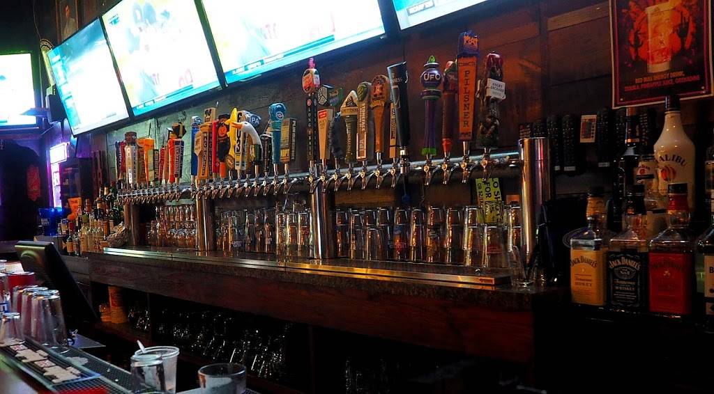 Charlies Tap House | restaurant | 9A Ocean Blvd, Hampton, NH 03842, USA | 6039299005 OR +1 603-929-9005