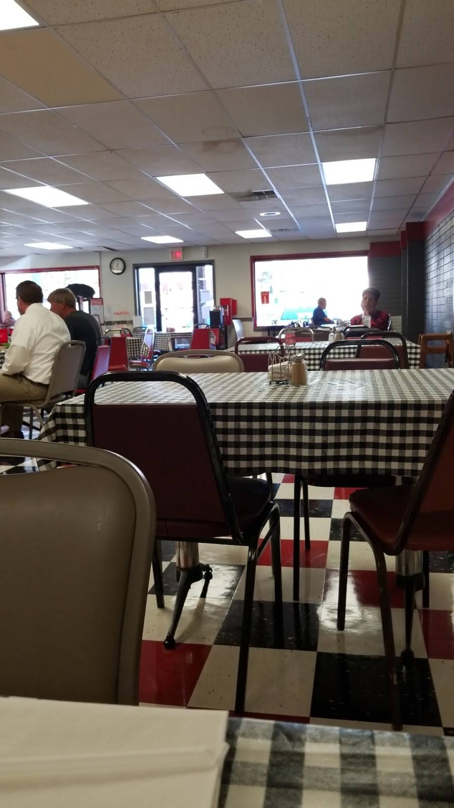 Pats Kountry Diner | restaurant | 1764 Main St, Lebanon, VA 24266, USA | 2768893232 OR +1 276-889-3232