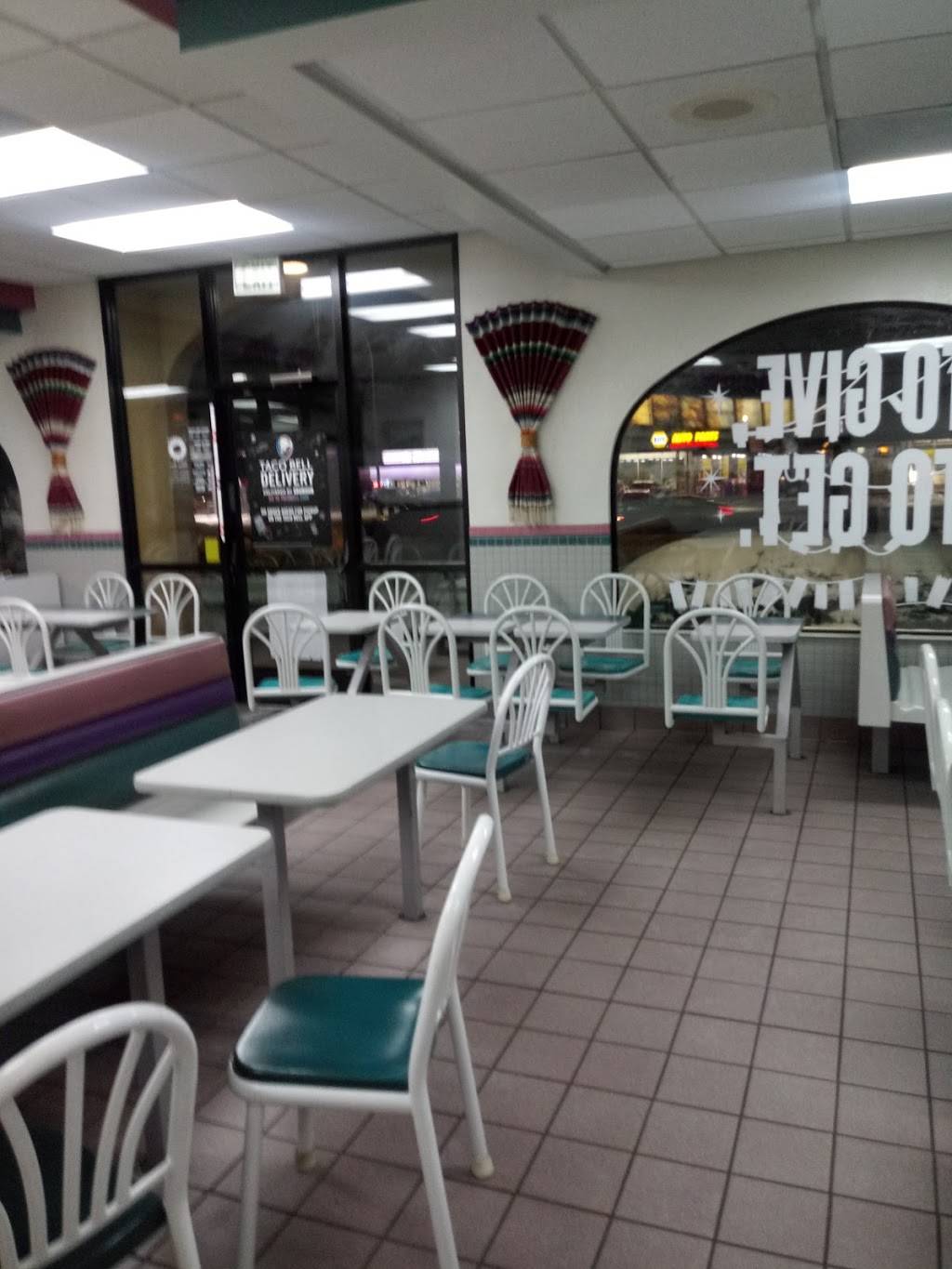 Taco Bell | meal takeaway | 5572 S Broadway, Littleton, CO 80121, USA | 3037985379 OR +1 303-798-5379