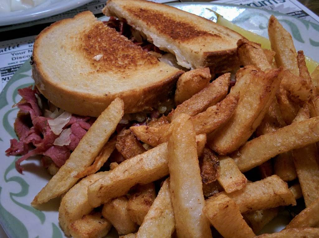 Johns Restaurant | restaurant | 6535 Regional Rd 57, Niagara Falls, ON L2J 1B2, Canada | 9053563885 OR +1 905-356-3885