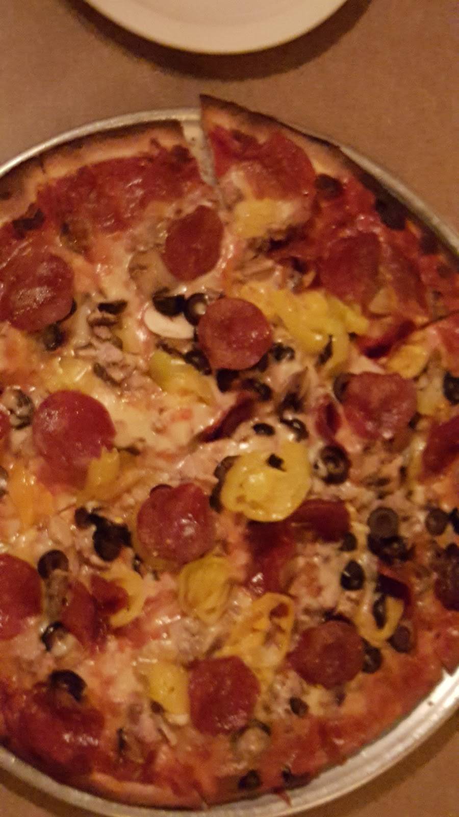 Lisas Pizzeria | restaurant | 2961 N Oakland Ave, Milwaukee, WI 53211, USA | 4143326360 OR +1 414-332-6360