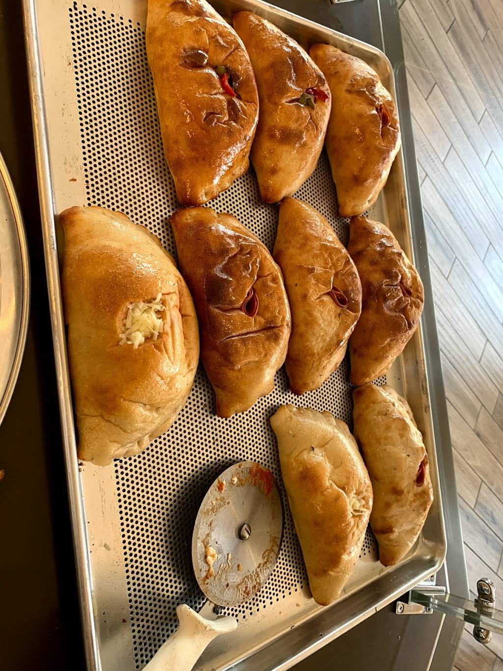 Valentino’s Pizzeria & Restaurant | restaurant | 6402 Trading Square, Haymarket, VA 20169, USA | 7034453130 OR +1 703-445-3130