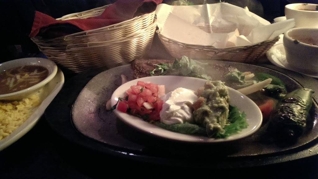 Los Cuates Restaurant | restaurant | 1116 King St, Alexandria, VA 22314, USA | 7035482918 OR +1 703-548-2918