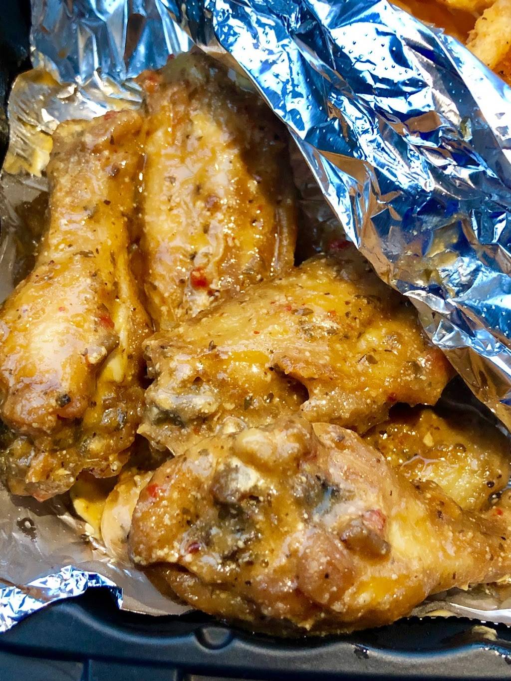 Atomic Wings | restaurant | 1704 Western Ave, Albany, NY 12203, USA | 5183137103 OR +1 518-313-7103