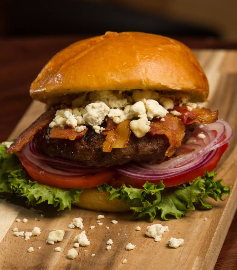 Front Street Pub & Eatery | restaurant | 208 E River Dr, Davenport, IA 52801, USA | 5633221569 OR +1 563-322-1569