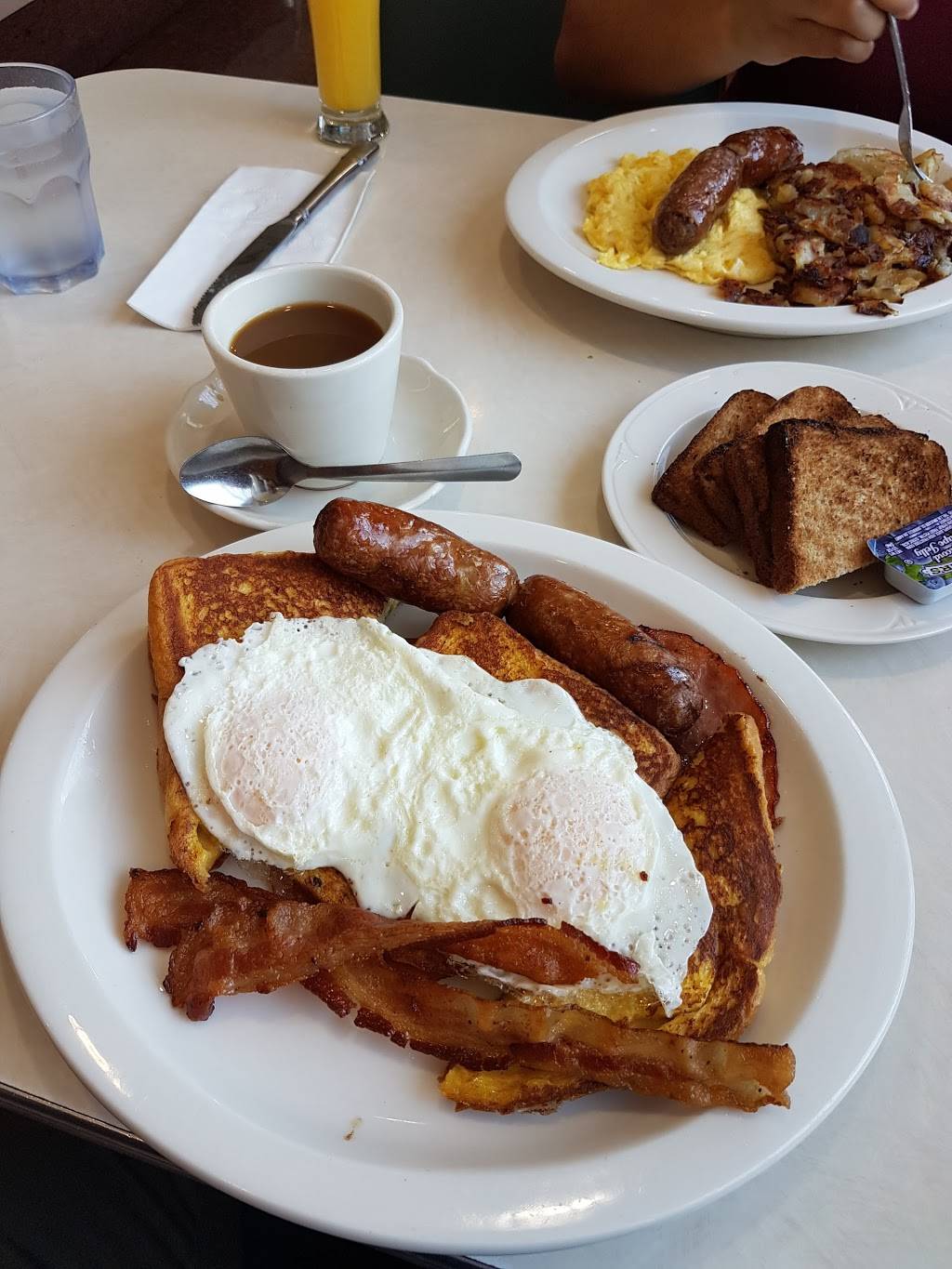 Kings Arms | restaurant | 500 Forest Ave, Staten Island, NY 10310, USA | 7184480326 OR +1 718-448-0326