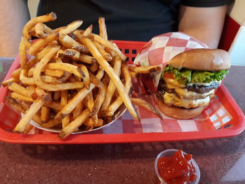 Bigg Burger | restaurant | 19055 Farmington Rd, Livonia, MI 48152, USA | 2489872553 OR +1 248-987-2553