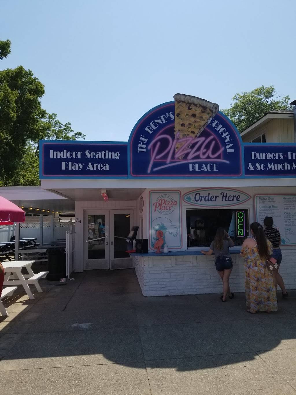 The Dairy Dip and Pizza Place | restaurant | 76 Main St W, Grand Bend, ON N0M 1T0, Canada | 5192387492 OR +1 519-238-7492