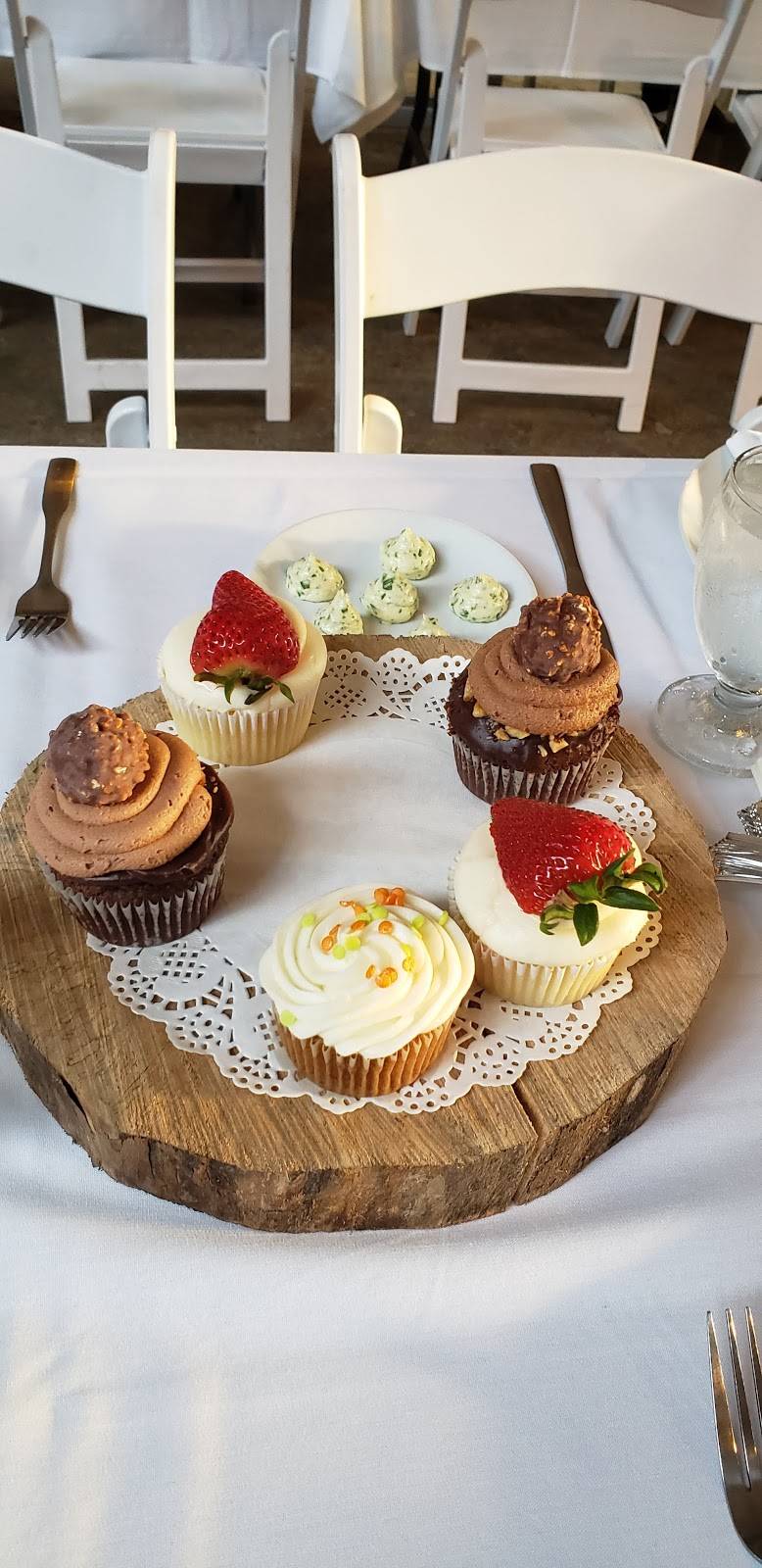 Strongwater Food and Spirits | restaurant | 401 W Town St, Columbus, OH 43215, USA | 6149283170 OR +1 614-928-3170