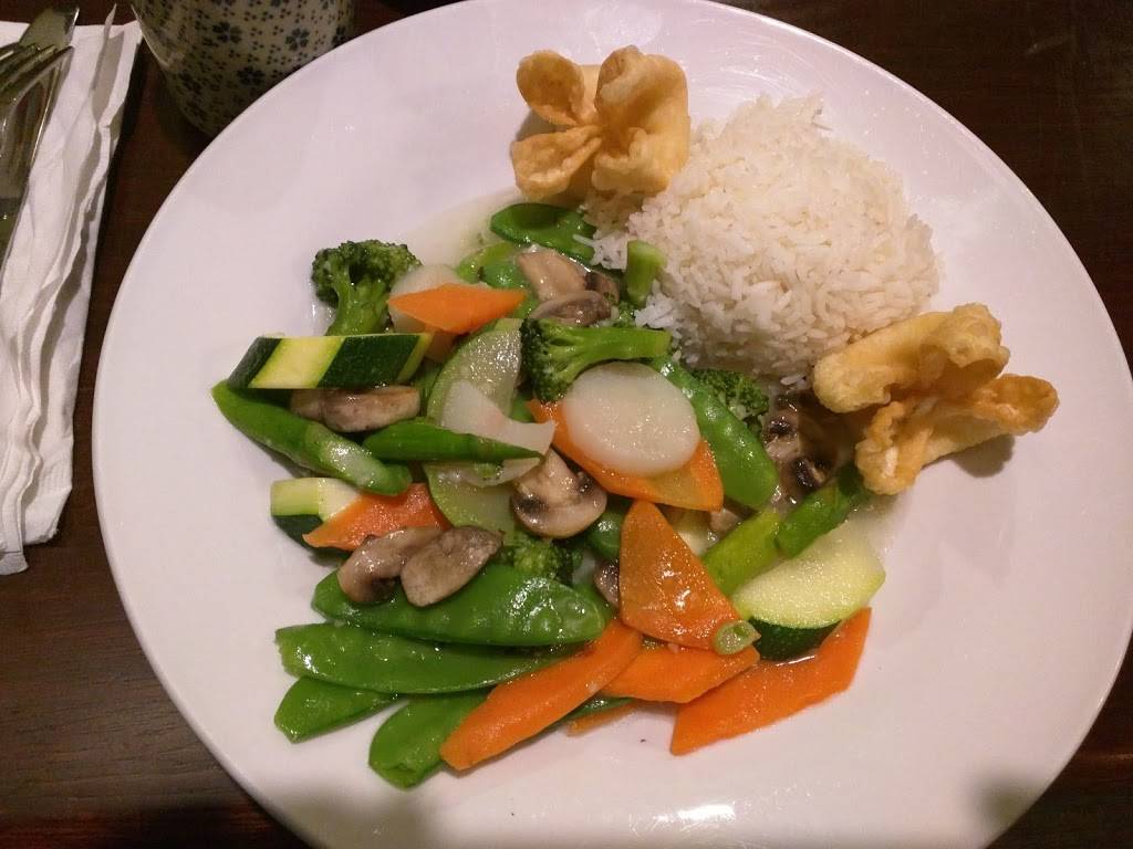 GingeRootz Asian Grille | restaurant | 2920 N Ballard Rd, Appleton, WI 54911, USA | 9207389688 OR +1 920-738-9688