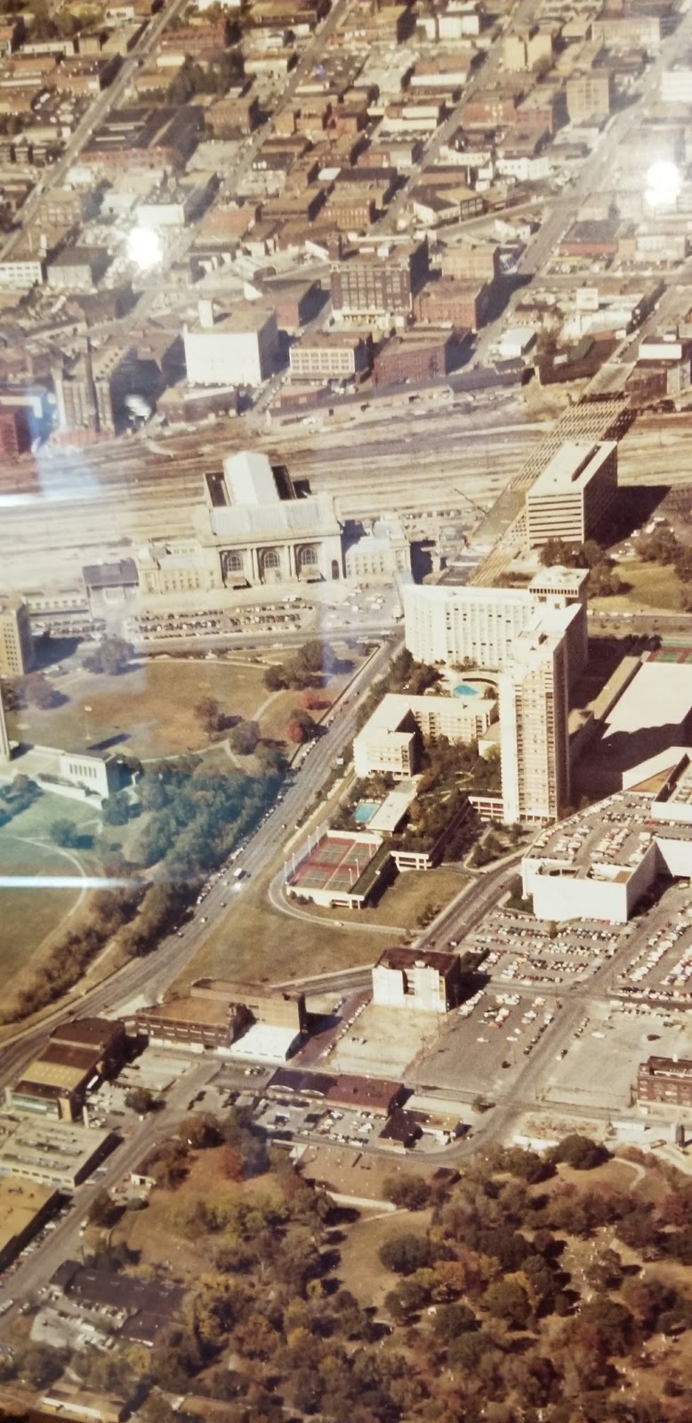 American Garage - Lees Summit | restaurant | 1 SE 4th St, Lees Summit, MO 64063, USA | 8169444005 OR +1 816-944-4005