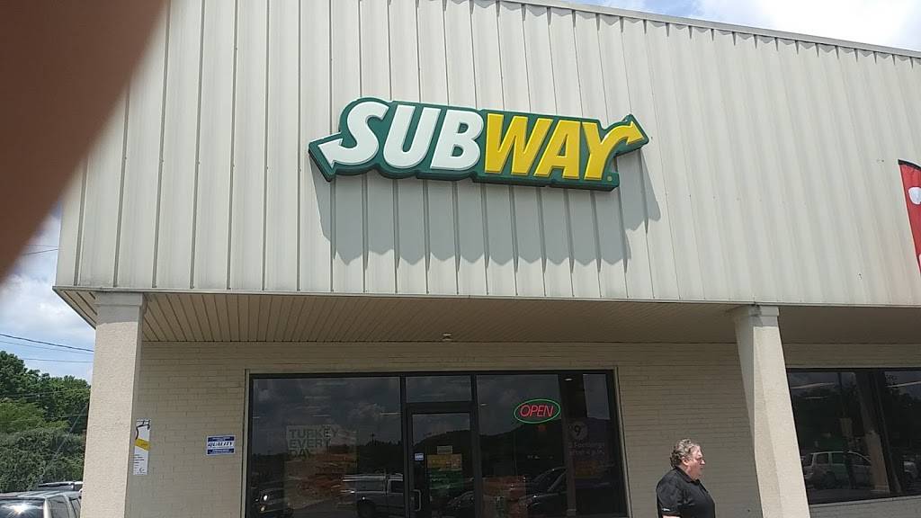 Subway | restaurant | 111 A Logan Square, Russellville, KY 42276, USA | 2707267166 OR +1 270-726-7166