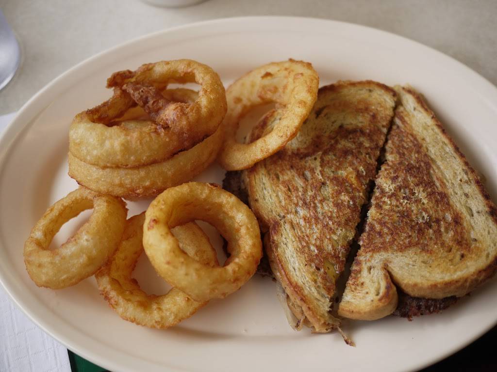 Courtesy Diner | restaurant | 3153 S Kingshighway Blvd, St. Louis, MO 63139, USA | 3147769059 OR +1 314-776-9059