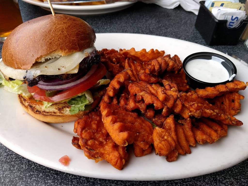 Smokin Burgers & Lounge | restaurant | 1775 E Palm Canyon Dr #220, Palm Springs, CA 92264, USA | 7608835999 OR +1 760-883-5999