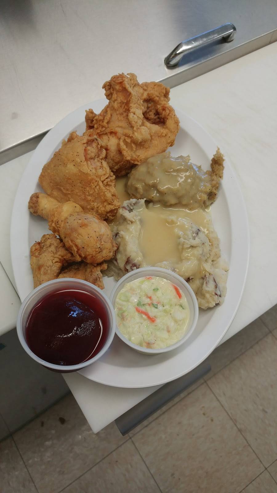 Schmidts Corners | restaurant | N10023 County Rd J, Iola, WI 54945, USA | 7154452577 OR +1 715-445-2577