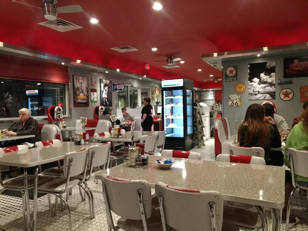 Guss Diner | restaurant | 110 Keenan Court, Verona, WI 53593, USA | 6084970230 OR +1 608-497-0230