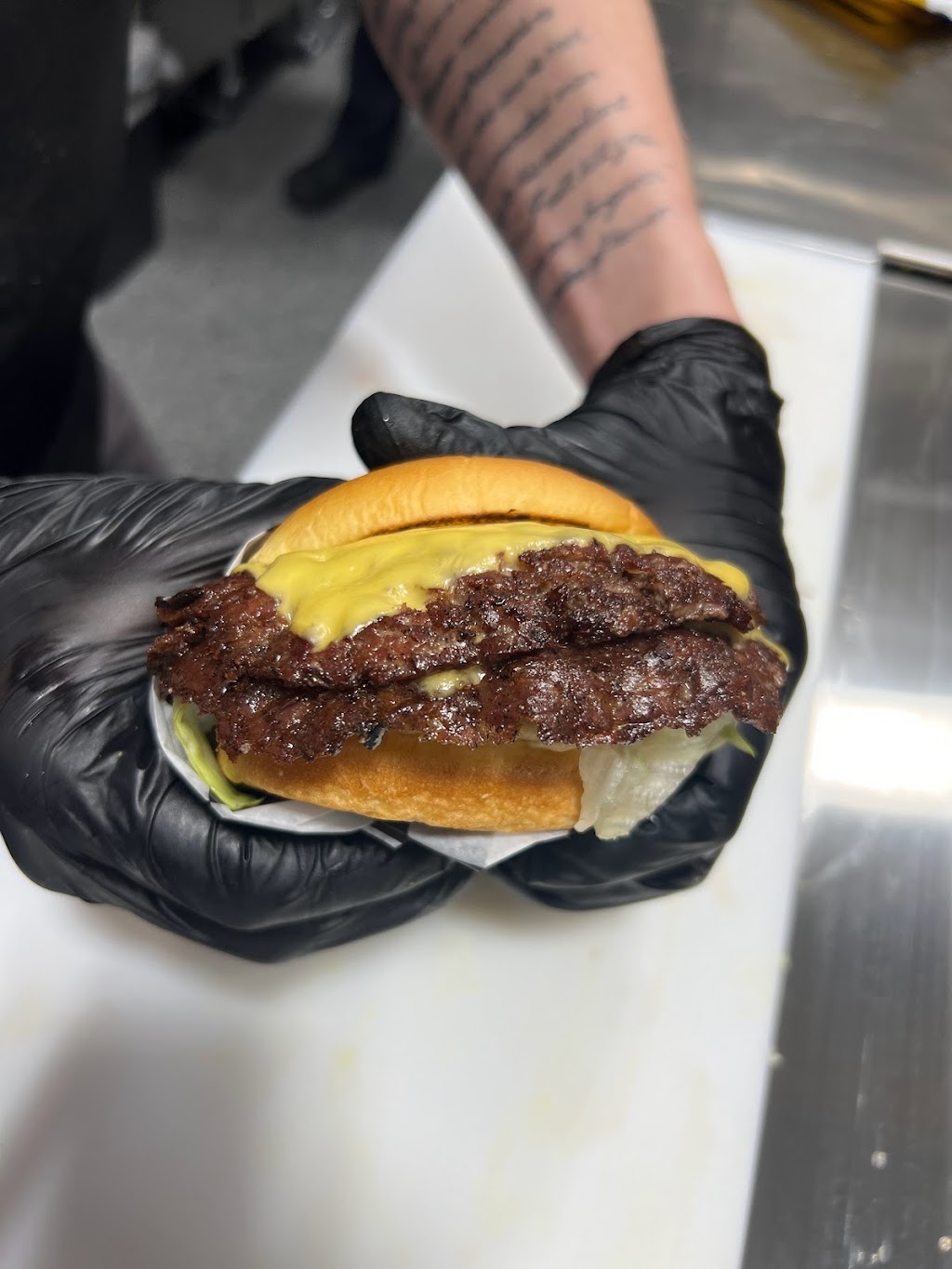 RetroBurger | meal takeaway | 17800 Chillicothe Rd #103, Chagrin Falls, OH 44023, USA | 4405140001 OR +1 440-514-0001