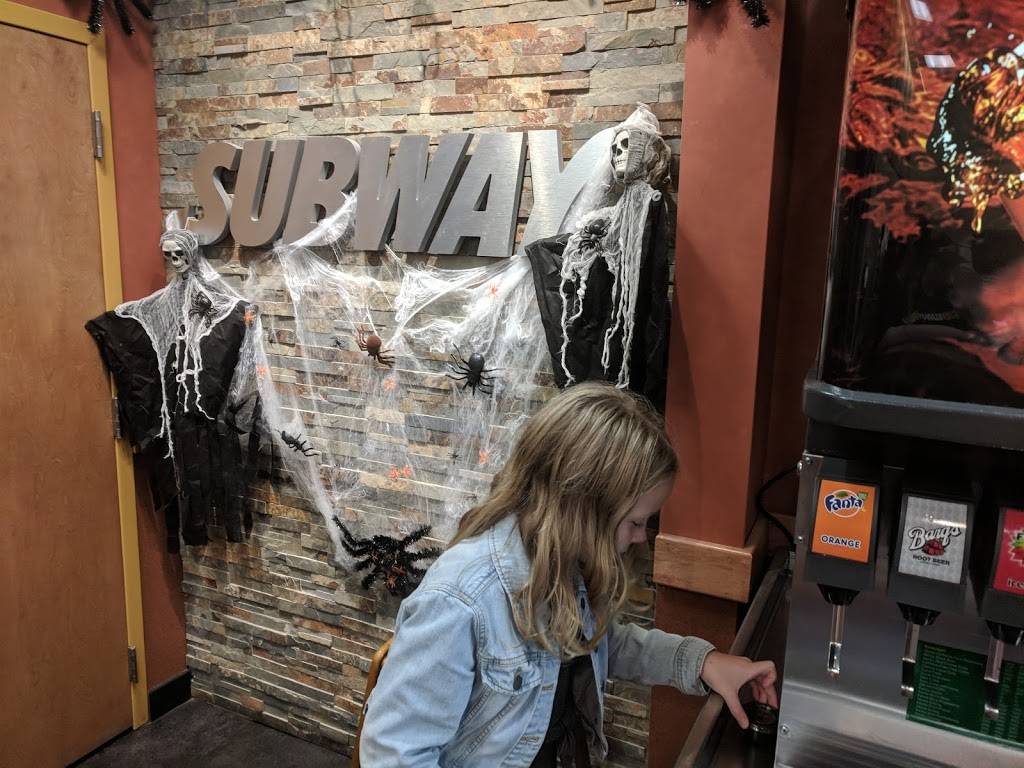 Subway | restaurant | 10 West St, West Hatfield, MA 01088, USA | 4132476387 OR +1 413-247-6387