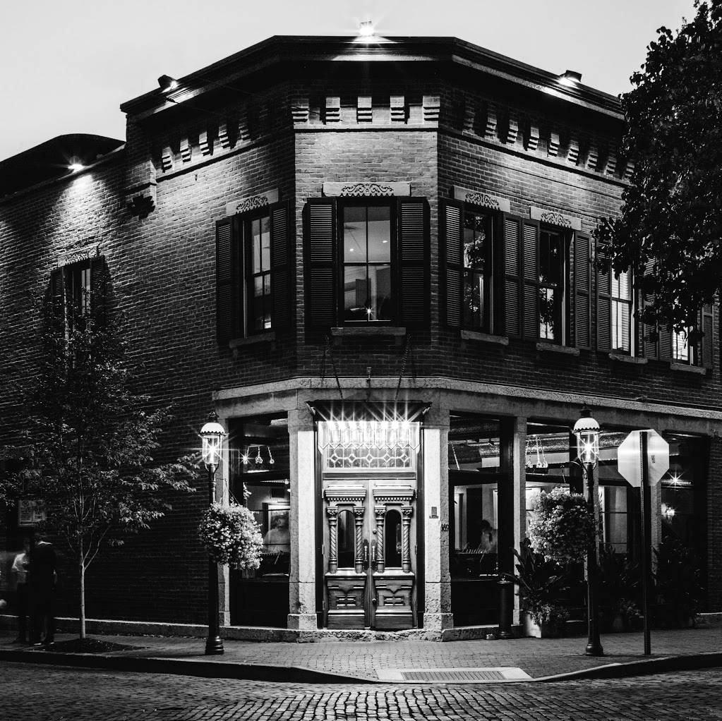 Lindeys | restaurant | 169 E Beck St, Columbus, OH 43206, USA | 6142284343 OR +1 614-228-4343