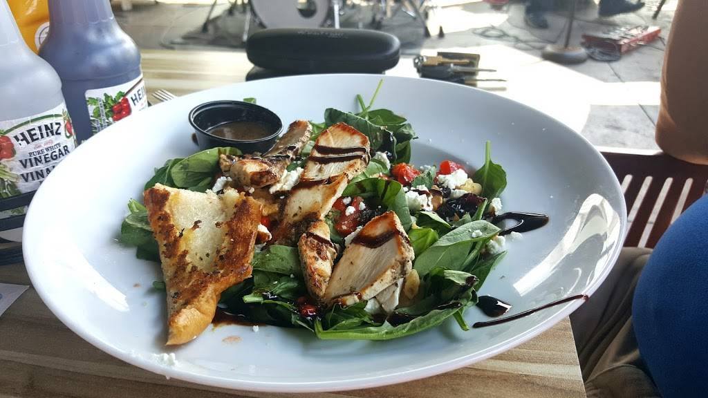 Lazy Lizard | restaurant | 396 Ontario St, St. Catharines, ON L2R 5L8, Canada | 9059379817 OR +1 905-937-9817