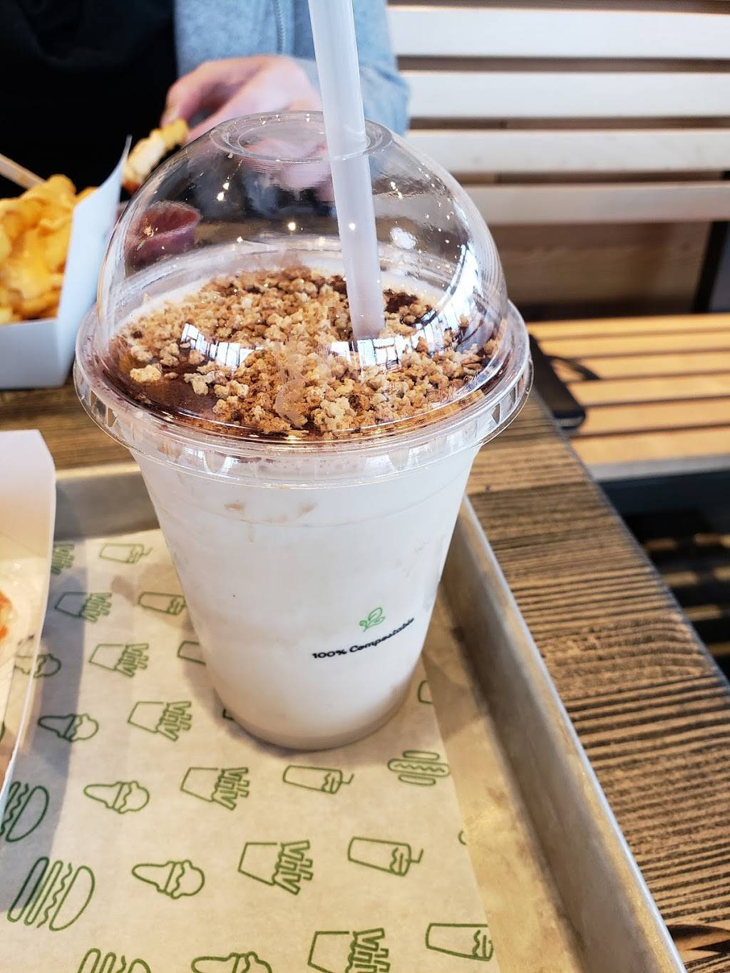 Shake Shack | restaurant | 2400 Fashion Center Blvd, Christiana, DE 19702, USA | 3025977417 OR +1 302-597-7417