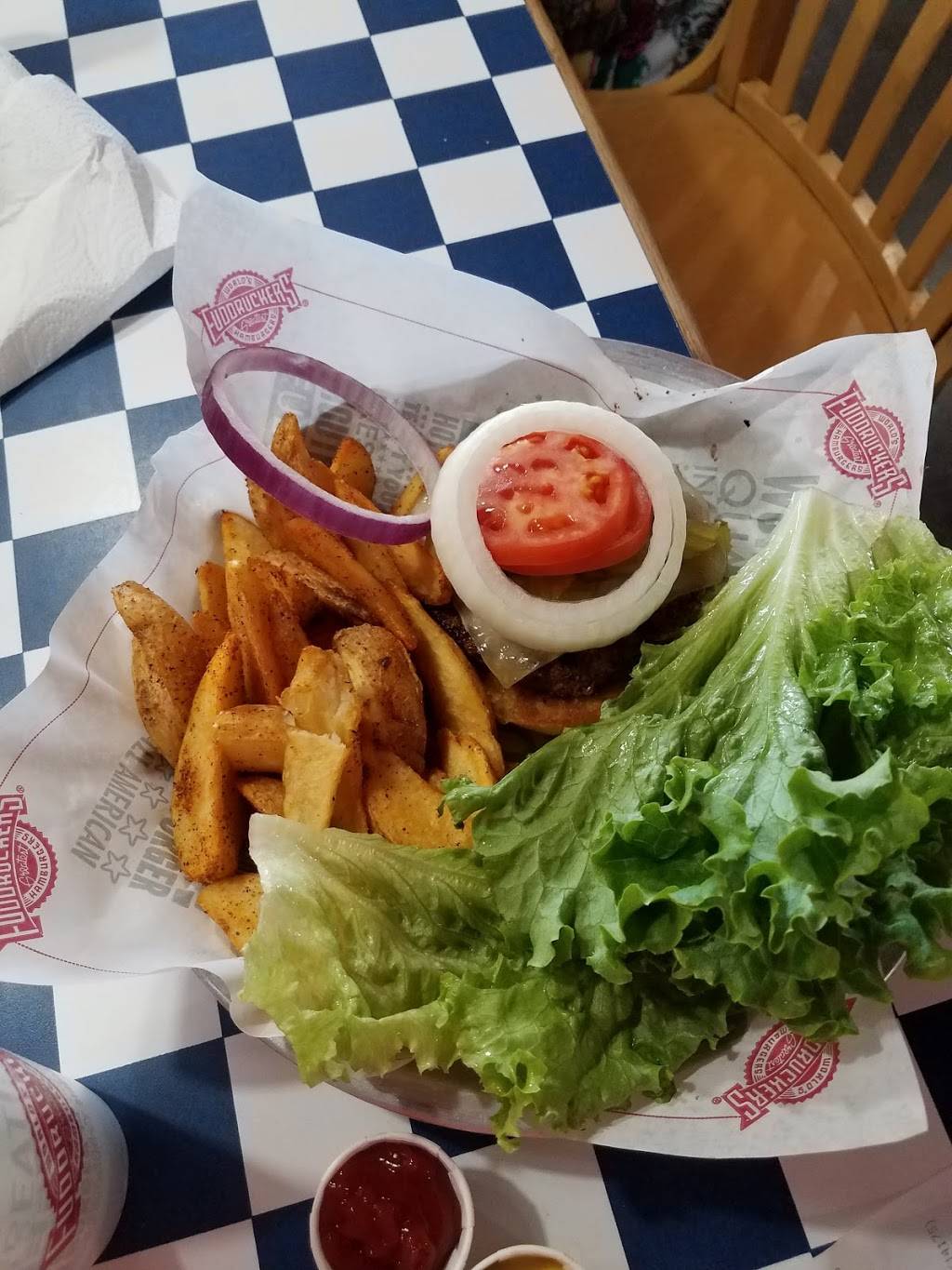 Fuddruckers | restaurant | 10825 E 71st St, Tulsa, OK 74133, USA | 9182943833 OR +1 918-294-3833