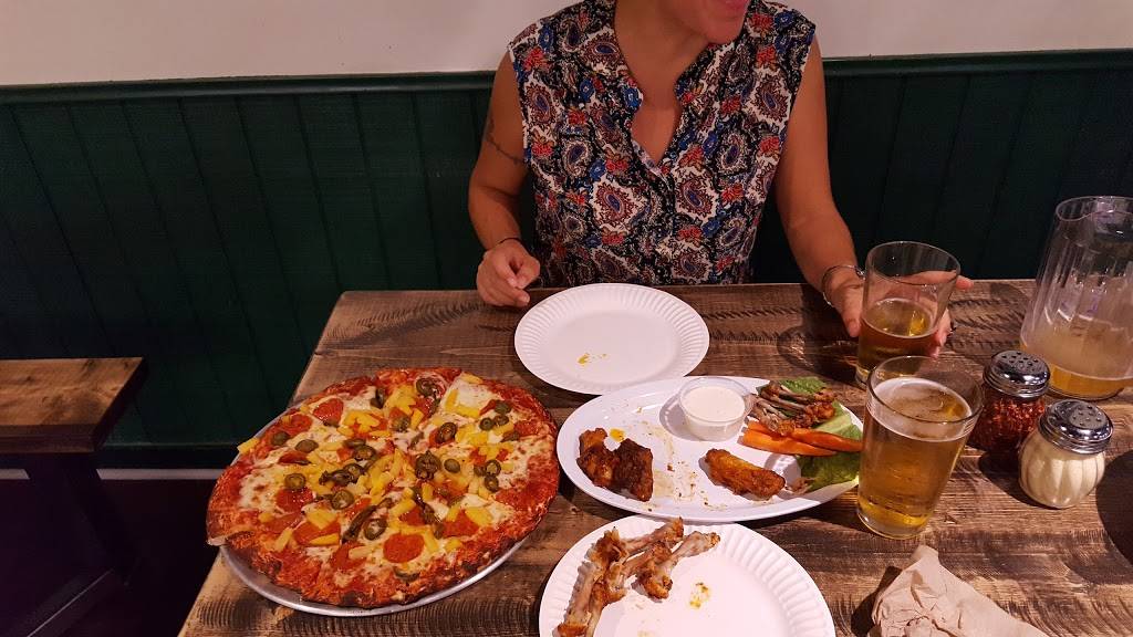 Stadium Pizza | restaurant | 32278 Clinton Keith Rd #101, Wildomar, CA 92595, USA | 9516787826 OR +1 951-678-7826