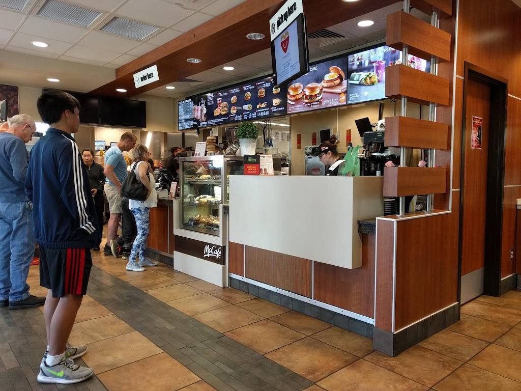 McDonalds | cafe | 2780 Tecumseh Rd E, Windsor, ON N8W 1G6, Canada | 5199453634 OR +1 519-945-3634