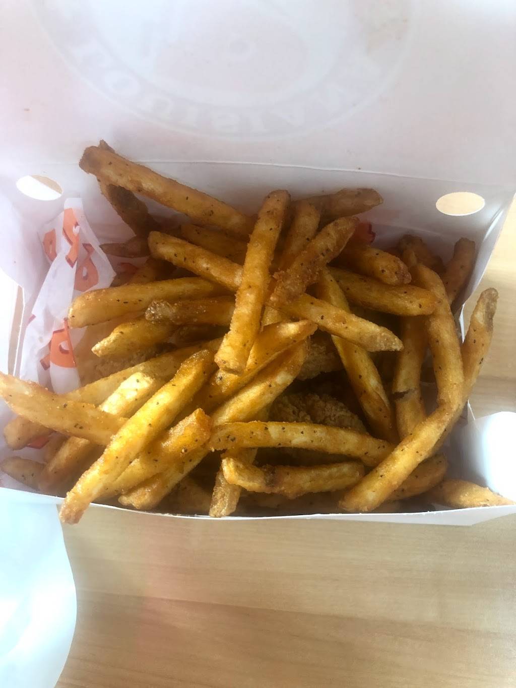 Popeyes | restaurant | 3070 Don Mills Rd E, North York, ON M2J 3B6, Canada | 4164942837 OR +1 416-494-2837