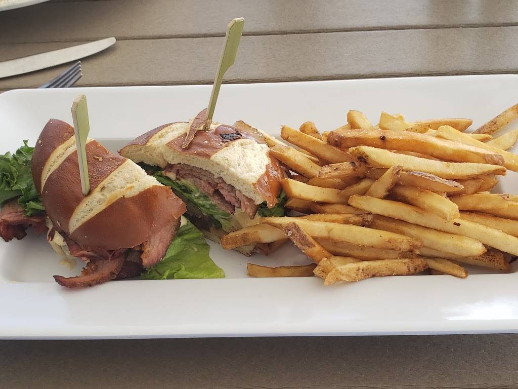 Pelican Landing | restaurant | Pier Sixty-Six Marina, 2301 SE 17th St, Fort Lauderdale, FL 33316, USA | 9545243444 OR +1 954-524-3444