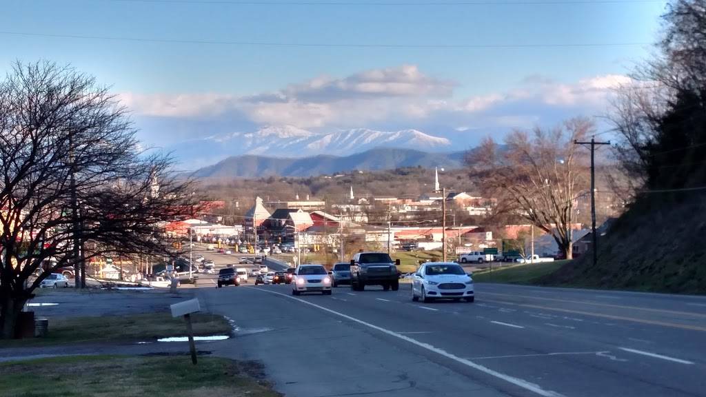 Webes Smokehouse Subs | restaurant | 514 W Main St, Sevierville, TN 37862, USA | 8653651344 OR +1 865-365-1344