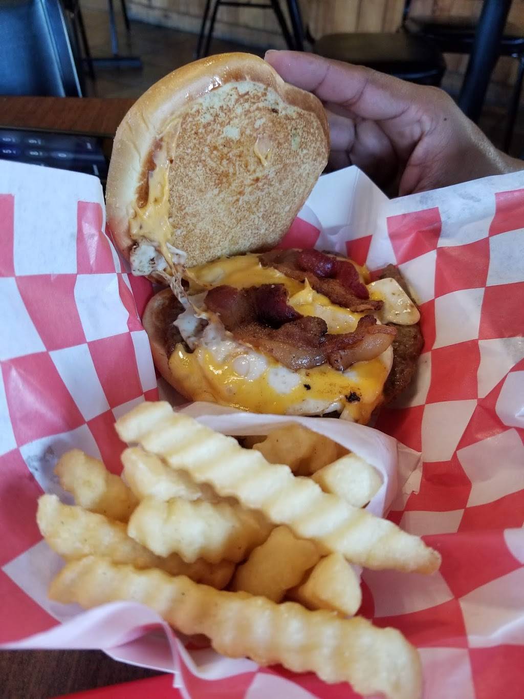 Billy Bobs Hamburgers | restaurant | 1314 US-90, Castroville, TX 78009, USA | 8305385025 OR +1 830-538-5025