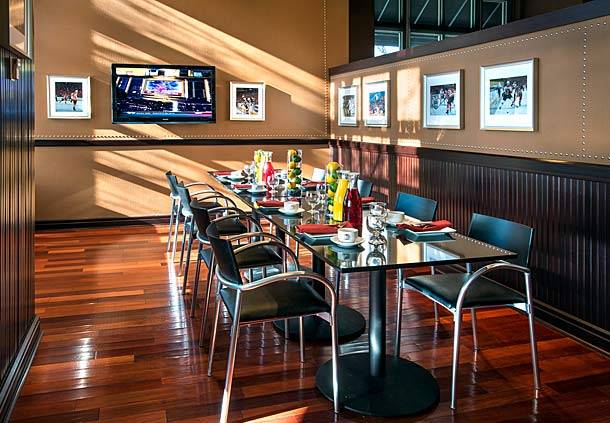 Legends Sports Bar & Grill | restaurant | 111 Crawford Ave, Conshohocken, PA 19428, USA | 6102609400 OR +1 610-260-9400