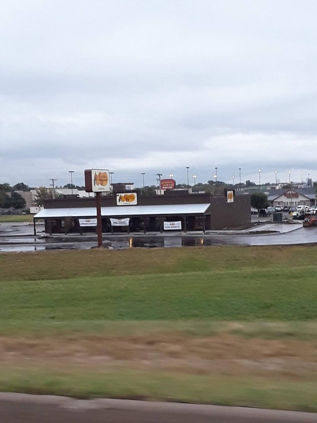 Cracker Barrel Old Country Store | restaurant | 619 Ridge Rd S, Wichita, KS 67209, USA | 3167221314 OR +1 316-722-1314