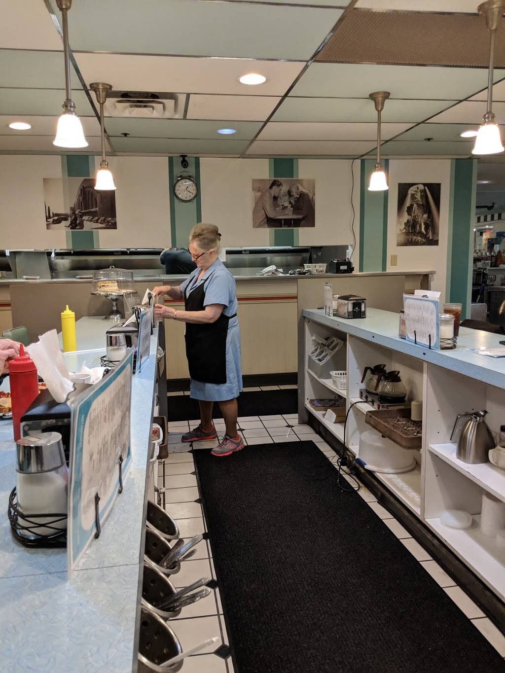 Hathaways Diner | restaurant | 441 Vine St, Cincinnati, OH 45202, USA | 5136211332 OR +1 513-621-1332