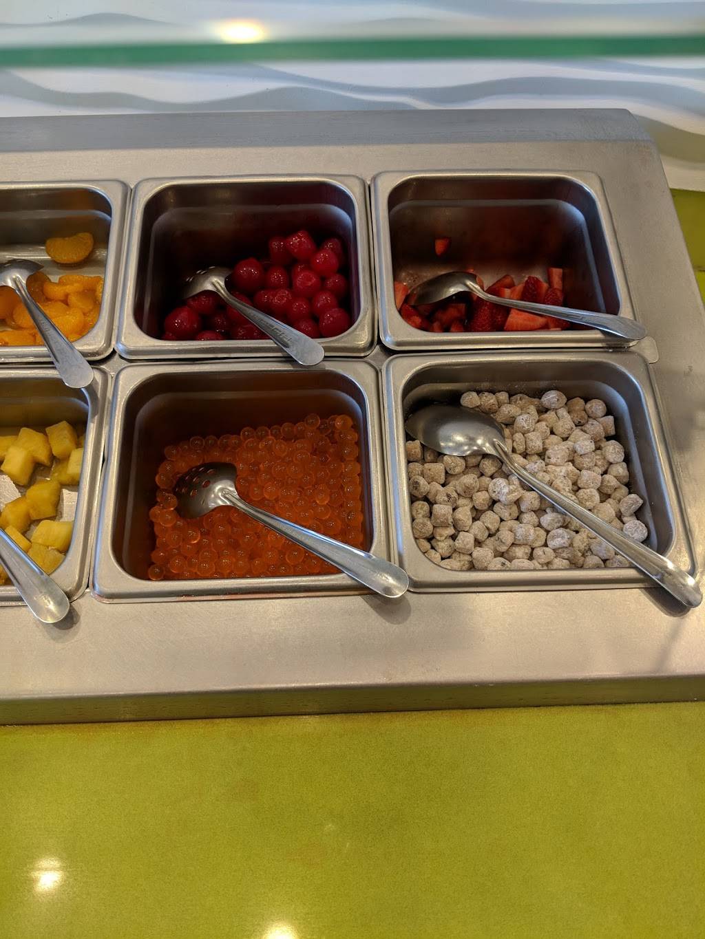 Menchies Frozen Yogurt | bakery | 3155 Ann Arbor-Saline Rd Ste B, Ann Arbor, MI 48103, USA | 7342221125 OR +1 734-222-1125