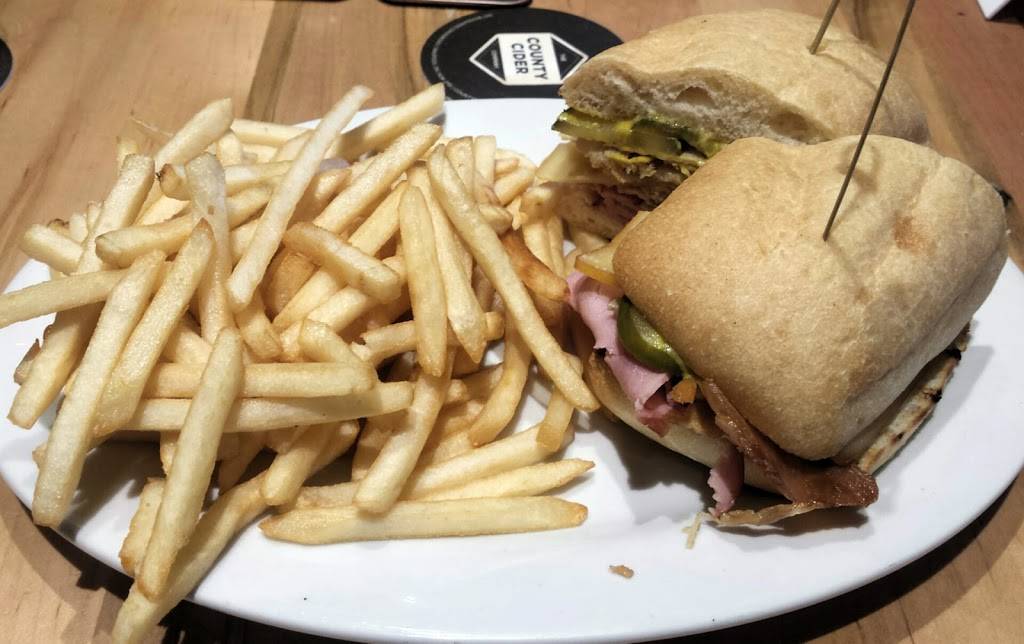 The Acoustic Grill | restaurant | 172 Picton Main St, Picton, ON K0K 2T0, Canada | 6134762887 OR +1 613-476-2887