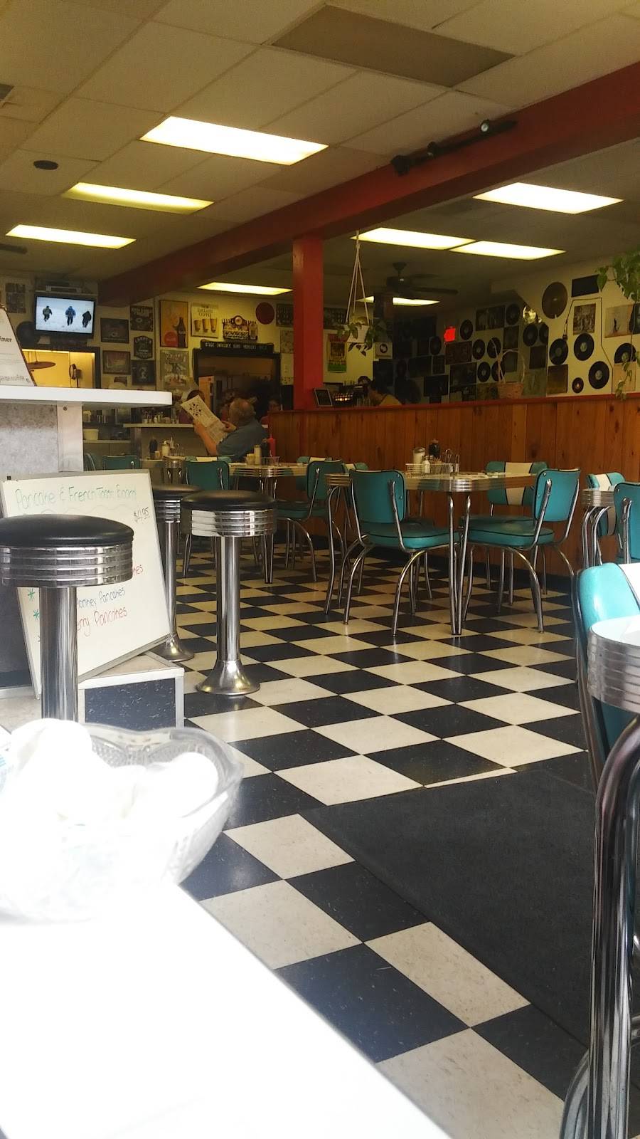 Rock On Diner | restaurant | 141 Main St, Pembroke, NH 03275, USA | 6032101058 OR +1 603-210-1058