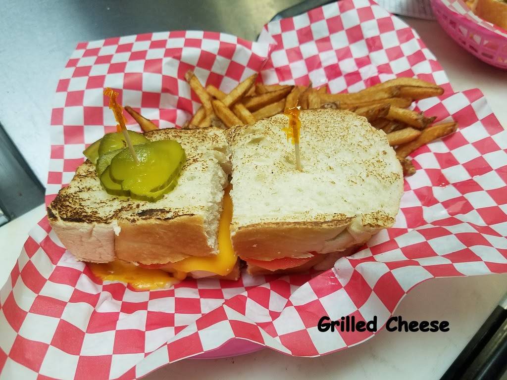 Duckys Pub & Grill | restaurant | 9 Cleveland St, Butler, OH 44822, USA | 4198832229 OR +1 419-883-2229