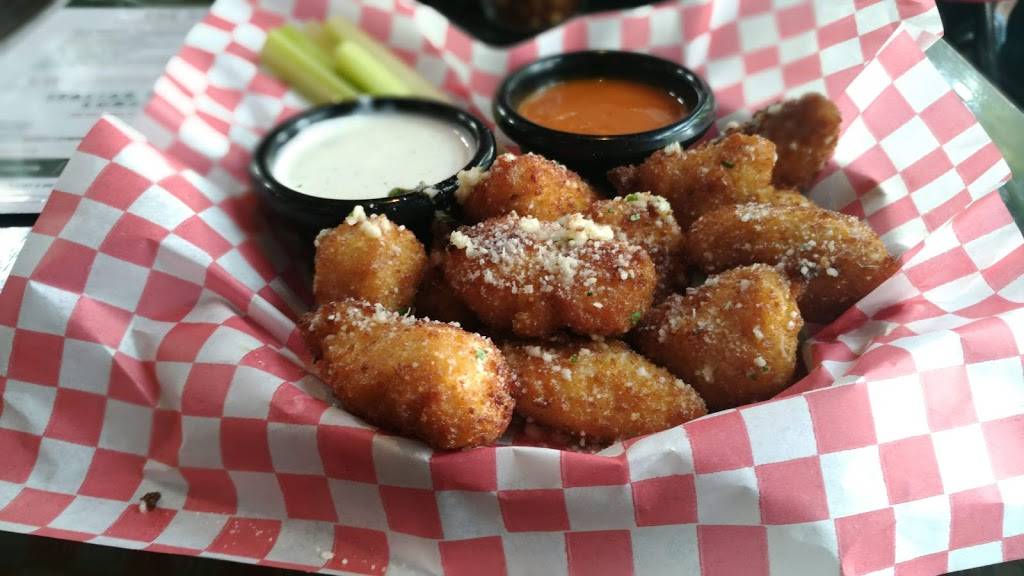 Roccos Tavern | restaurant | 44 W Green St, Pasadena, CA 91105, USA | 6267656810 OR +1 626-765-6810