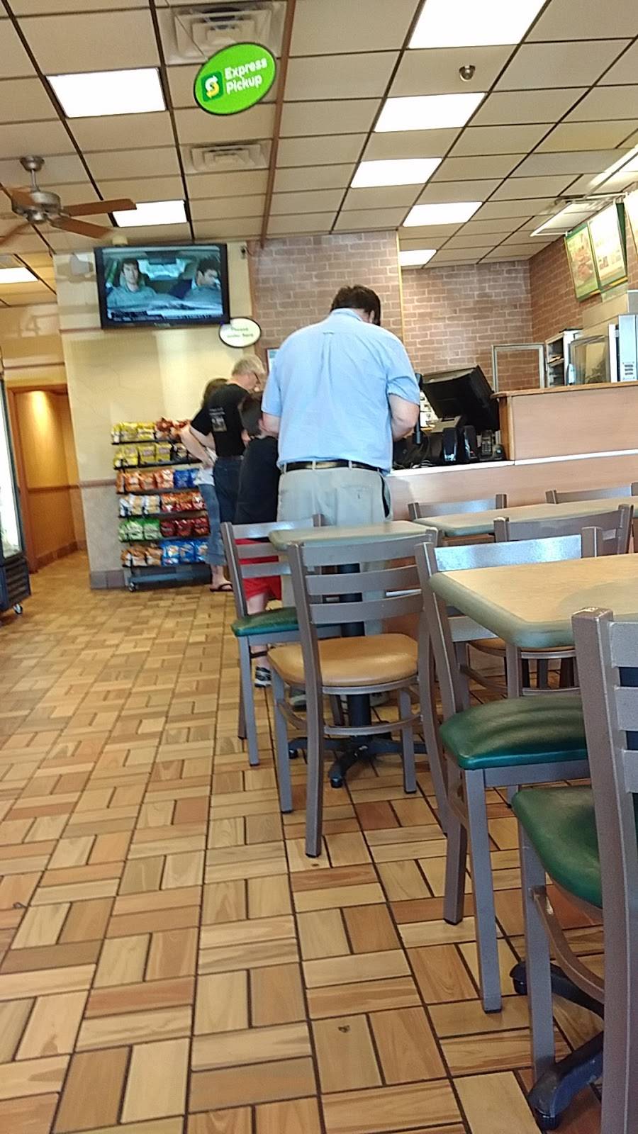 Subway | restaurant | 2444 SW Cary Pkwy, Cary, NC 27513, USA | 9194673898 OR +1 919-467-3898