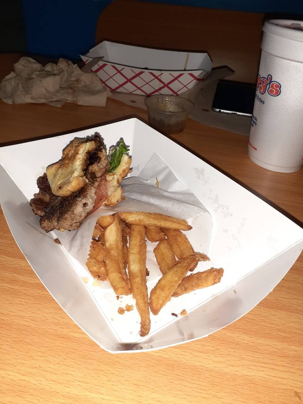 Wimpys Burgers and Fries | restaurant | 150 N Avalon St, Memphis, TN 38104, USA | 9012492725 OR +1 901-249-2725