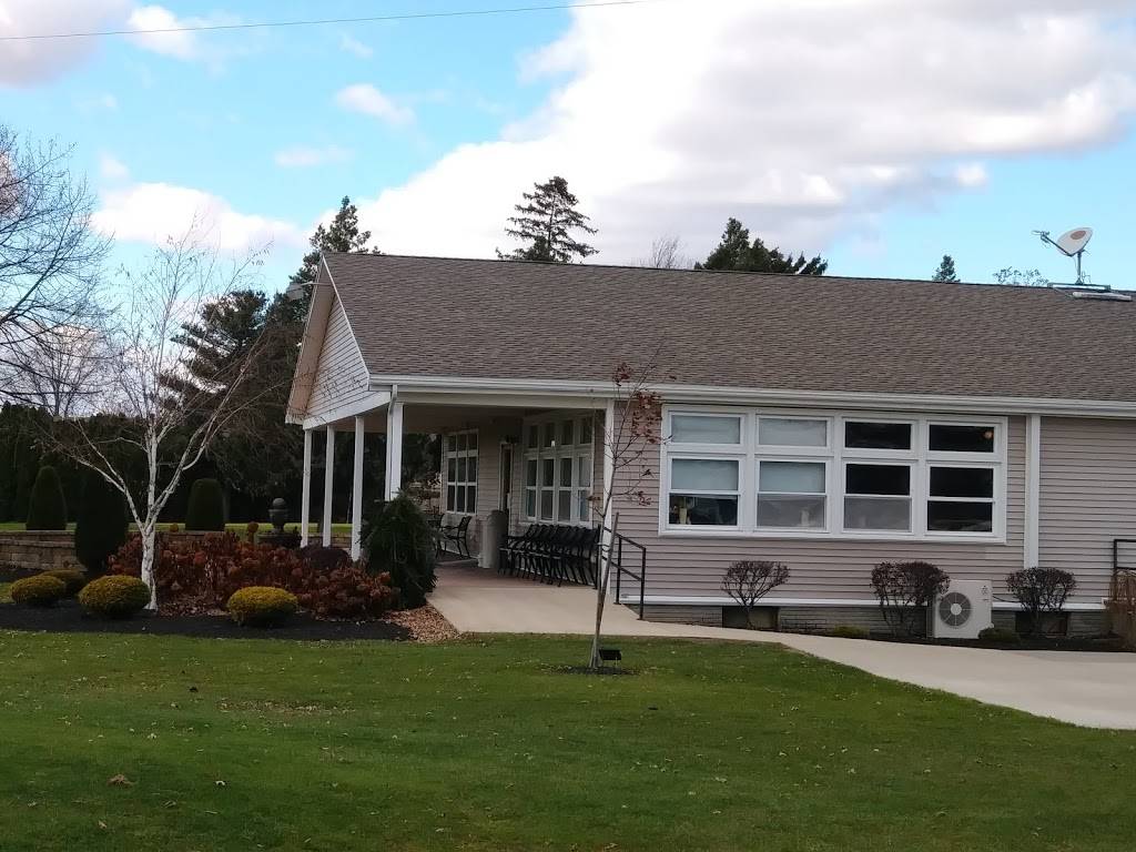 Twin Lakes Golf Course & Restaurant | restaurant | 100 Decker St, Bellevue, OH 44811, USA | 4194832842 OR +1 419-483-2842